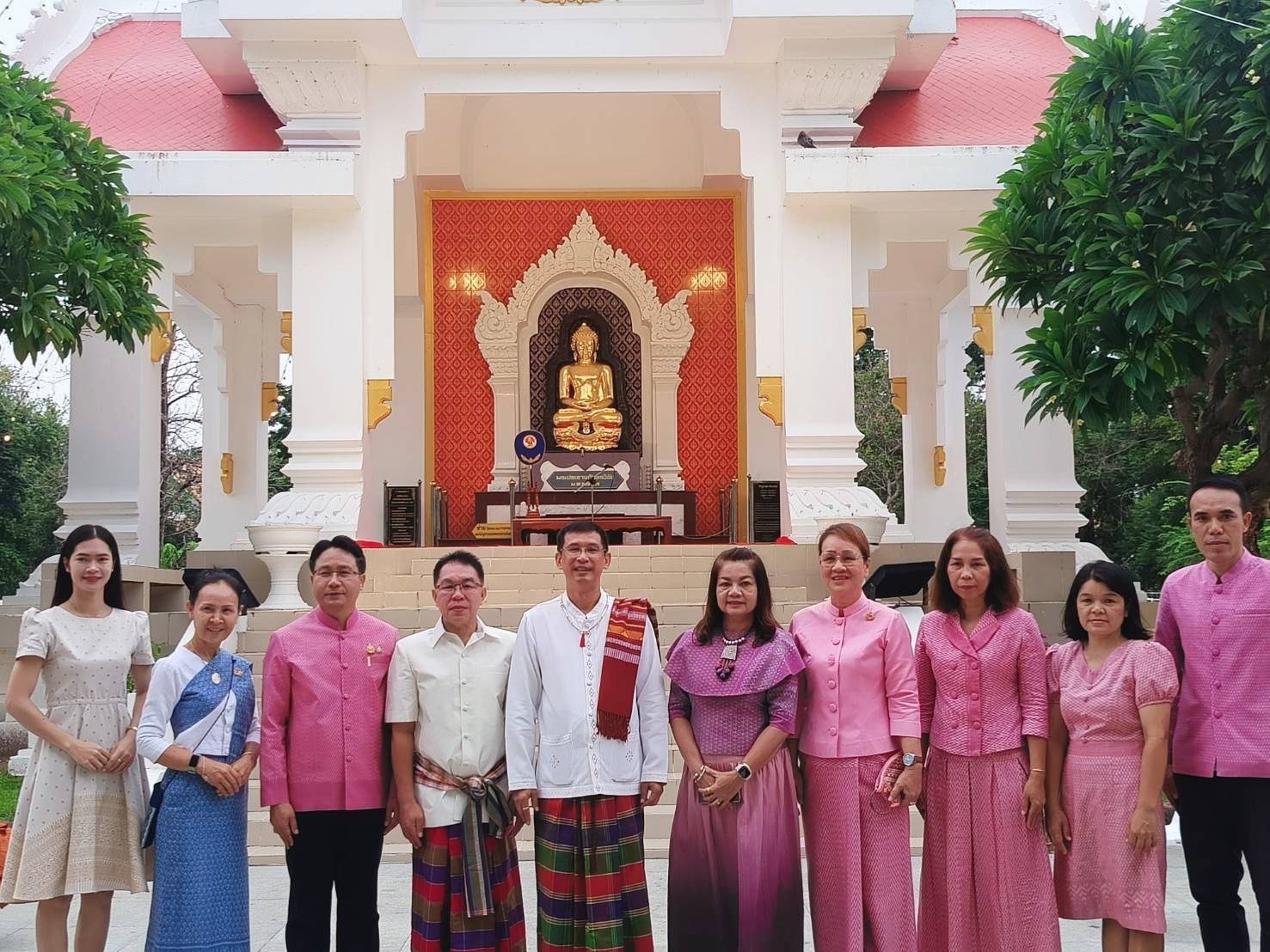 พช.มหาสารคาม ร่วมพิธีทำบุญตักบาตร เนื่องในโอกาสเฉลิมฉลอง ครบรอบ 160 ปี เมืองมหาสารคาม