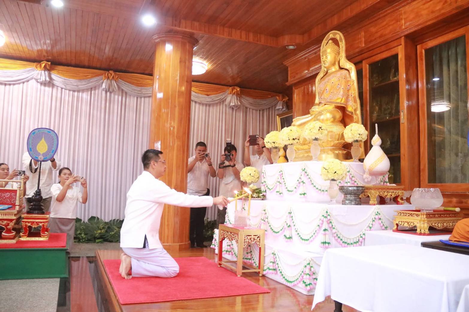 พช.มหาสารคาม ร่วมทำบุญตักบาตร และถวายเทียนพรรษา เนื่องในวันอาสาฬหบูชาและวันเข้าพรรษา ประจำปี 2568 สืบสานขนบธรรมเนียมประเพณีถวายเป็นพุทธบูชา