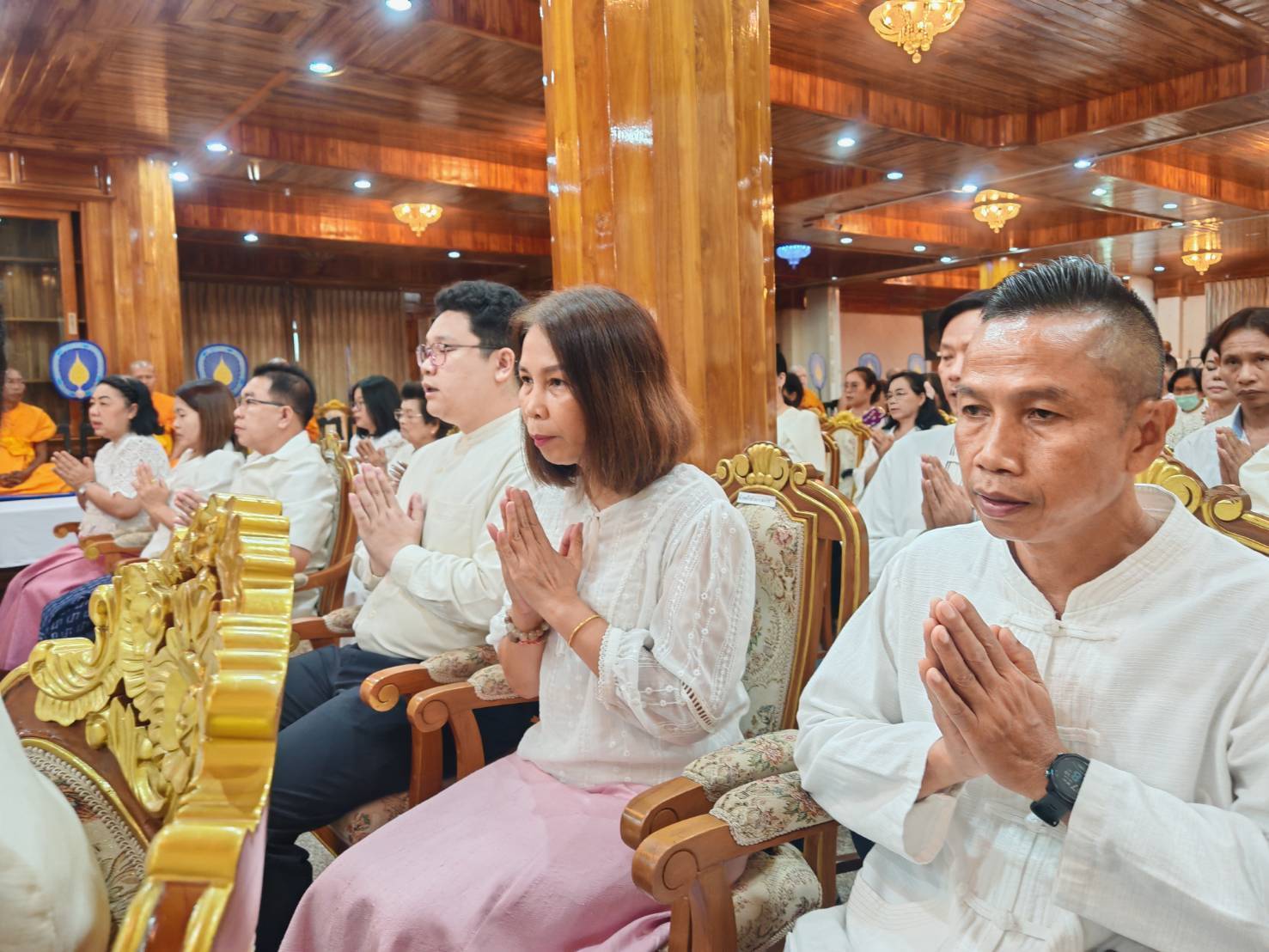 พช.มหาสารคาม ร่วมทำบุญตักบาตร และถวายเทียนพรรษา เนื่องในวันอาสาฬหบูชาและวันเข้าพรรษา ประจำปี 2568 สืบสานขนบธรรมเนียมประเพณีถวายเป็นพุทธบูชา