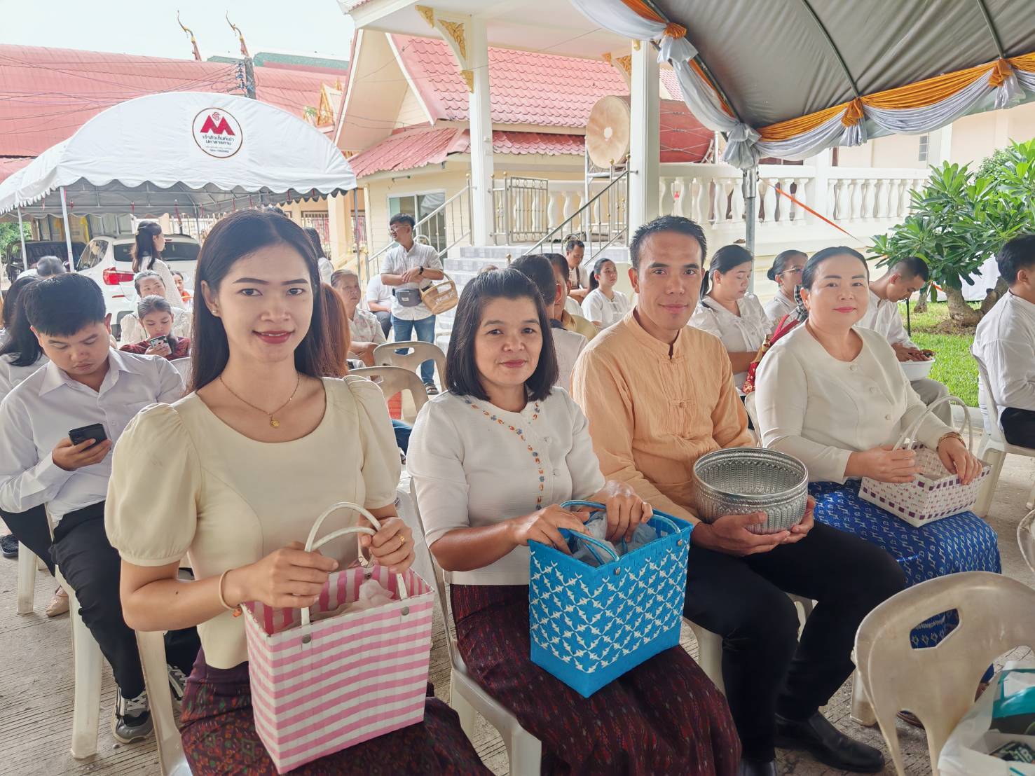 พช.มหาสารคาม ร่วมทำบุญตักบาตร และถวายเทียนพรรษา เนื่องในวันอาสาฬหบูชาและวันเข้าพรรษา ประจำปี 2568 สืบสานขนบธรรมเนียมประเพณีถวายเป็นพุทธบูชา