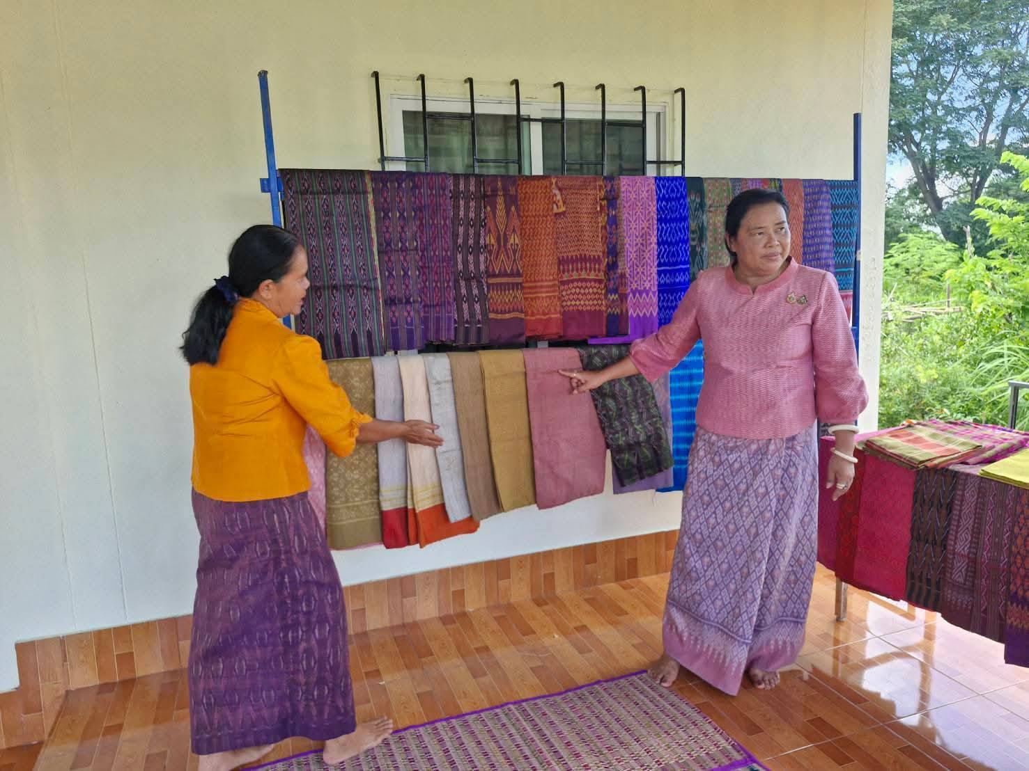 พช.มหาสารคาม : รับการตรวจราชการ ผู้ตรวจราชการกรมการพัฒนาชุมชน (นางอรุณรัตน์ ชิงชนะ) ลงพื้นที่ อำเภอนาดูน จังหวัดมหาสารคาม ติดตามผลการปฏิบัติราชการตามนโยบายของรัฐบาล ภารกิจกระทรวงมหาดไทย และกรมการพัฒนาชุมชน ประจำเดือนกรกฏาคม 2568