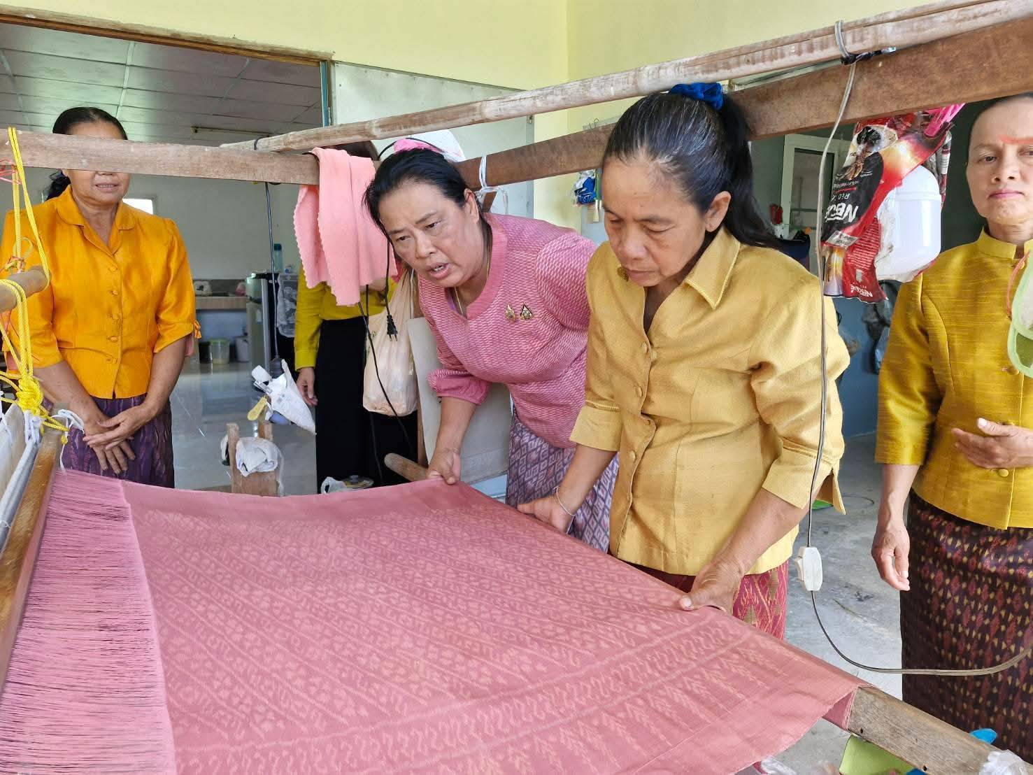 พช.มหาสารคาม : รับการตรวจราชการ ผู้ตรวจราชการกรมการพัฒนาชุมชน (นางอรุณรัตน์ ชิงชนะ) ลงพื้นที่ อำเภอนาดูน จังหวัดมหาสารคาม ติดตามผลการปฏิบัติราชการตามนโยบายของรัฐบาล ภารกิจกระทรวงมหาดไทย และกรมการพัฒนาชุมชน ประจำเดือนกรกฏาคม 2568