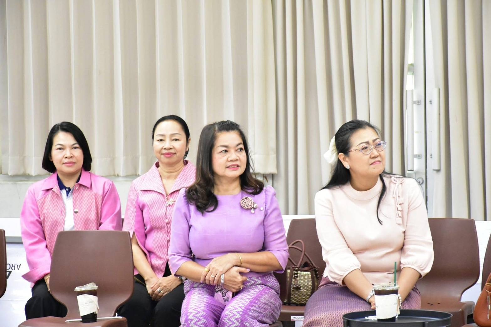 ผู้ว่าราชการจังหวัดมหาสารคาม เป็นประธานในพิธีปิด “การฝึกอบรมหลักสูตรเพิ่มทักษะการตัดเย็บและการออกแบบเสื้อผ้า” หวังนำความรู้ที่ได้ไปสร้างอาชีพ เกิดการกระจายรายได้ในระดับฐานราก นำไปสู่การพัฒนาคุณภาพชีวิตที่ดี