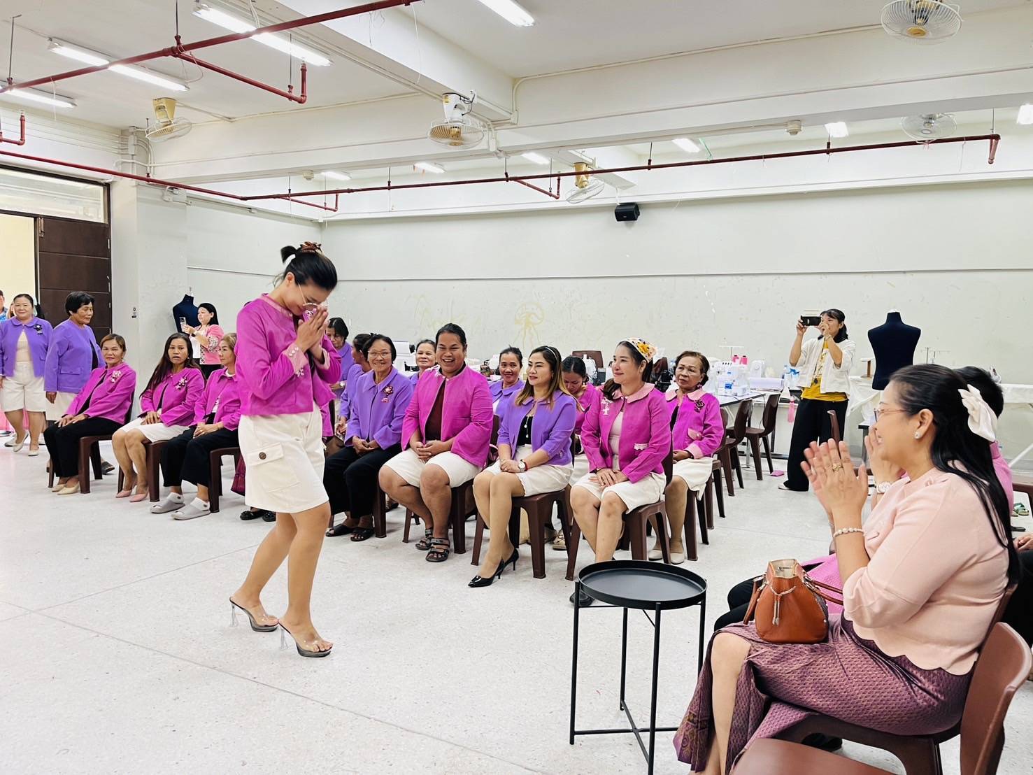 ผู้ว่าราชการจังหวัดมหาสารคาม เป็นประธานในพิธีปิด “การฝึกอบรมหลักสูตรเพิ่มทักษะการตัดเย็บและการออกแบบเสื้อผ้า” หวังนำความรู้ที่ได้ไปสร้างอาชีพ เกิดการกระจายรายได้ในระดับฐานราก นำไปสู่การพัฒนาคุณภาพชีวิตที่ดี
