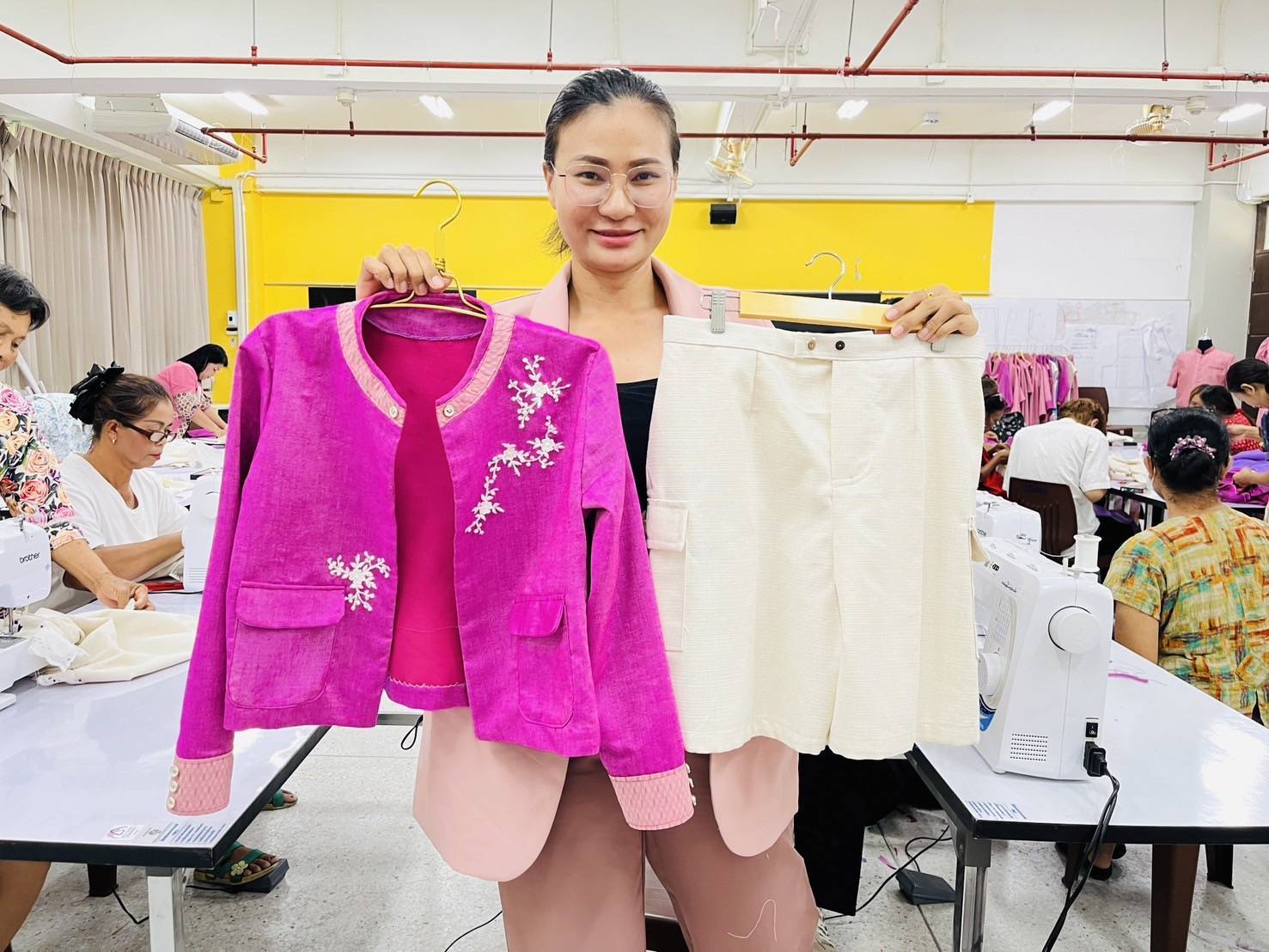 ผู้ว่าราชการจังหวัดมหาสารคาม เป็นประธานในพิธีปิด “การฝึกอบรมหลักสูตรเพิ่มทักษะการตัดเย็บและการออกแบบเสื้อผ้า” หวังนำความรู้ที่ได้ไปสร้างอาชีพ เกิดการกระจายรายได้ในระดับฐานราก นำไปสู่การพัฒนาคุณภาพชีวิตที่ดี