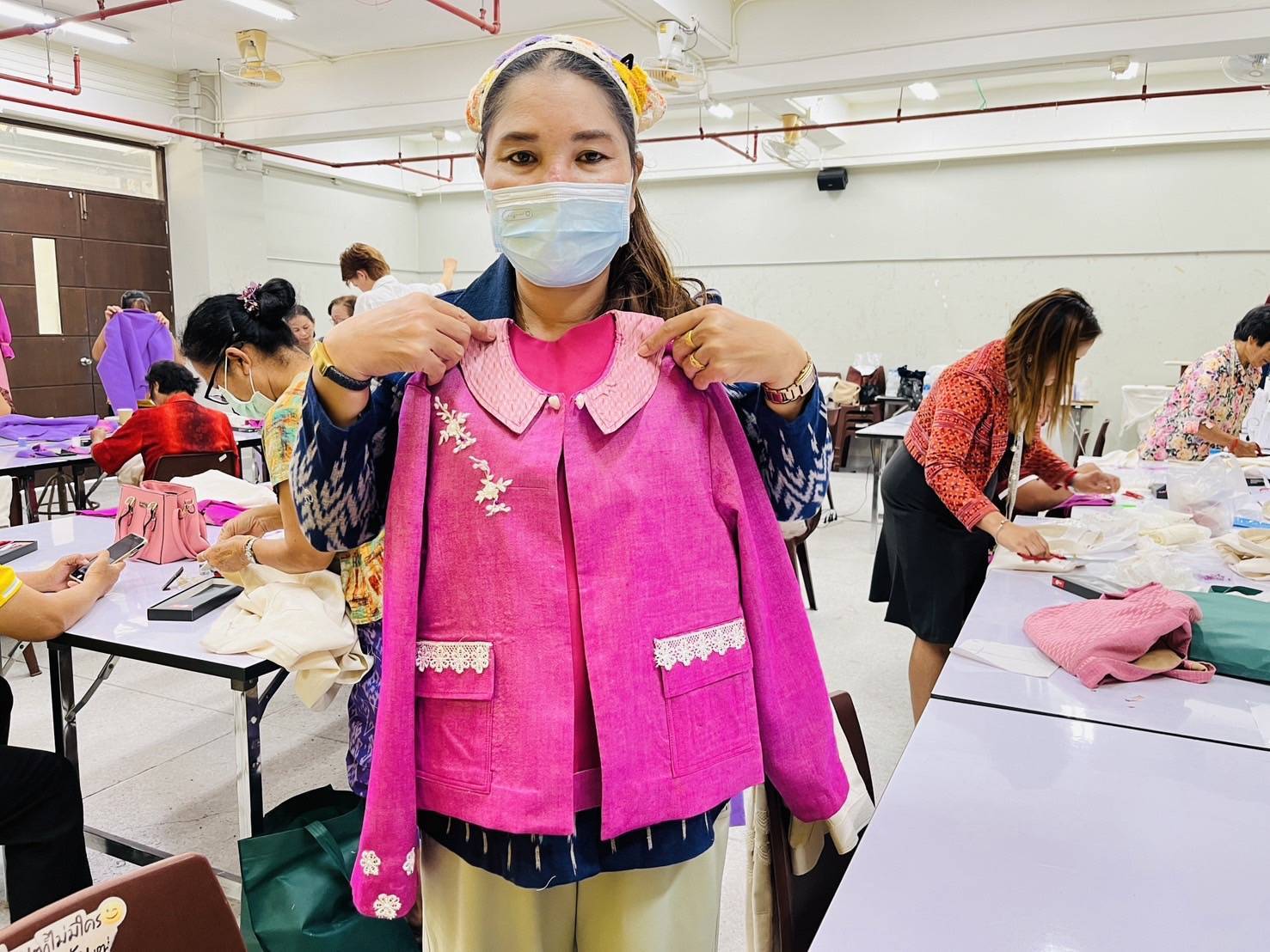 ผู้ว่าราชการจังหวัดมหาสารคาม เป็นประธานในพิธีปิด “การฝึกอบรมหลักสูตรเพิ่มทักษะการตัดเย็บและการออกแบบเสื้อผ้า” หวังนำความรู้ที่ได้ไปสร้างอาชีพ เกิดการกระจายรายได้ในระดับฐานราก นำไปสู่การพัฒนาคุณภาพชีวิตที่ดี