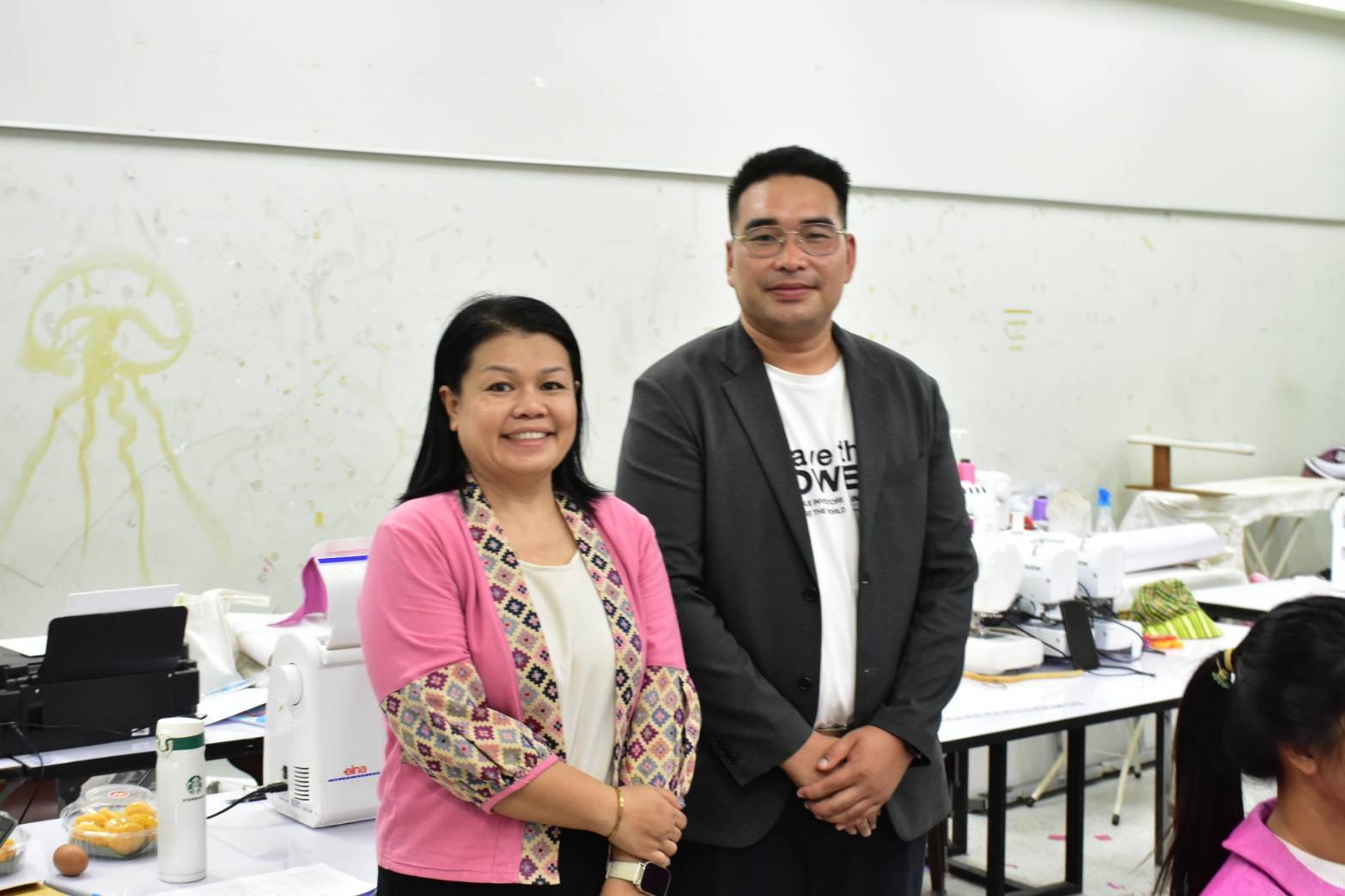 ผู้ว่าราชการจังหวัดมหาสารคาม เป็นประธานในพิธีปิด “การฝึกอบรมหลักสูตรเพิ่มทักษะการตัดเย็บและการออกแบบเสื้อผ้า” หวังนำความรู้ที่ได้ไปสร้างอาชีพ เกิดการกระจายรายได้ในระดับฐานราก นำไปสู่การพัฒนาคุณภาพชีวิตที่ดี