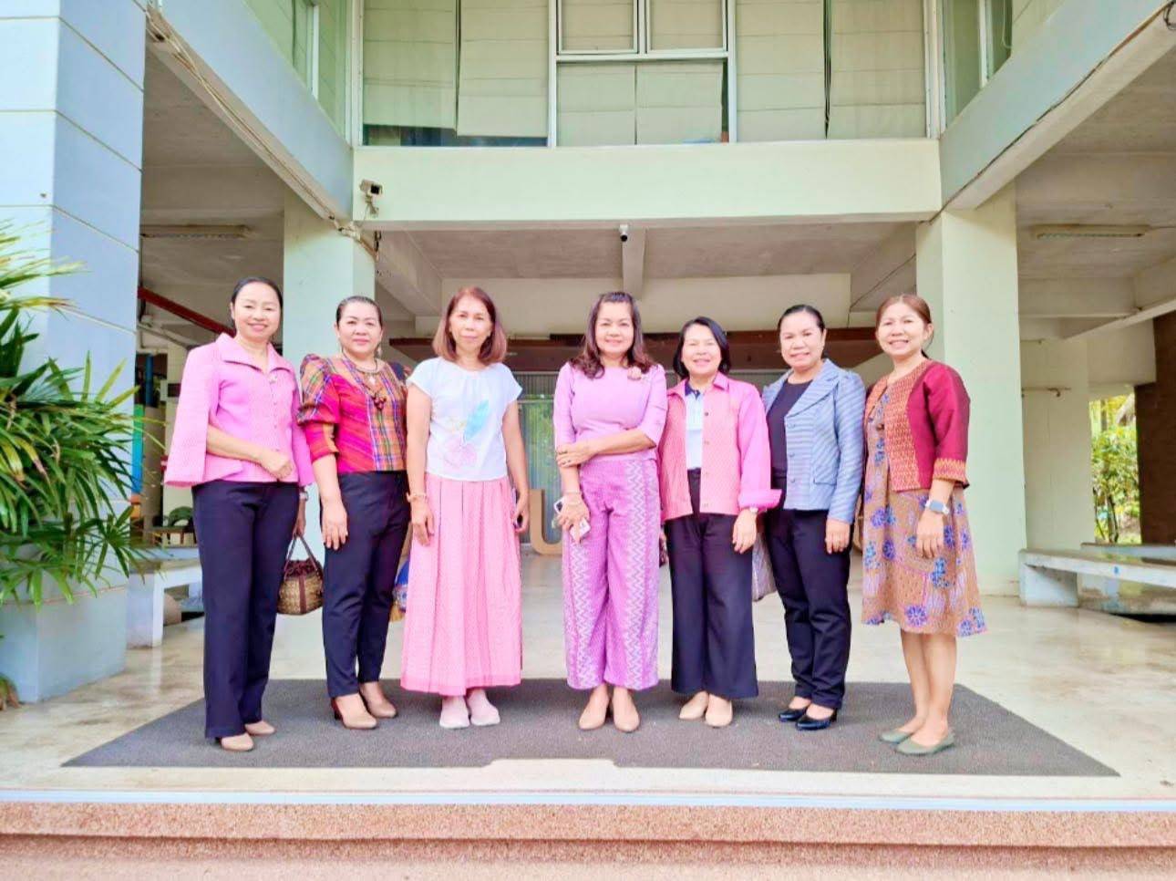 ผู้ว่าราชการจังหวัดมหาสารคาม เป็นประธานในพิธีปิด “การฝึกอบรมหลักสูตรเพิ่มทักษะการตัดเย็บและการออกแบบเสื้อผ้า” หวังนำความรู้ที่ได้ไปสร้างอาชีพ เกิดการกระจายรายได้ในระดับฐานราก นำไปสู่การพัฒนาคุณภาพชีวิตที่ดี