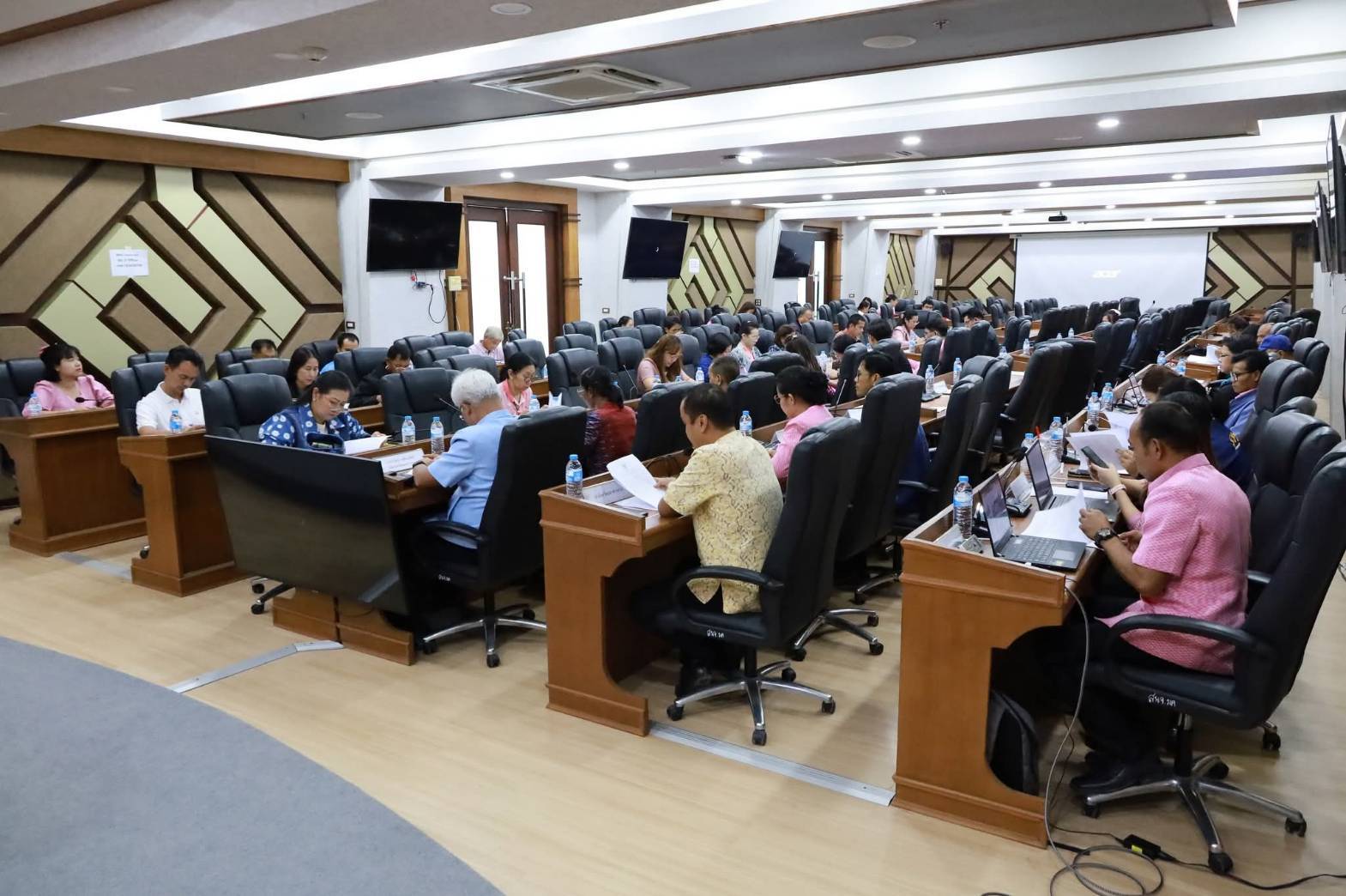 พช.มหาสารคาม ร่วมประชุมคณะกรรมการขับเคลื่อนศูนย์เรียนรู้ปรัชญาของเศรษฐกิจพอเพียง และเกษตรทฤษฎีใหม่ เฉลิมพระเกียรติสมเด็จพระกนิษฐาธิราชเจ้า กรมสมเด็จพระเทพรัตนราชสุดา ฯ สยามบรมราชกุมารี อุปนายิกา ผู้อำนวยการสภากาชาดไทย เนื่องในมหามงคลเฉลิมพระชนมพรรษา 70 พรรษา 2 เมษายน 2568