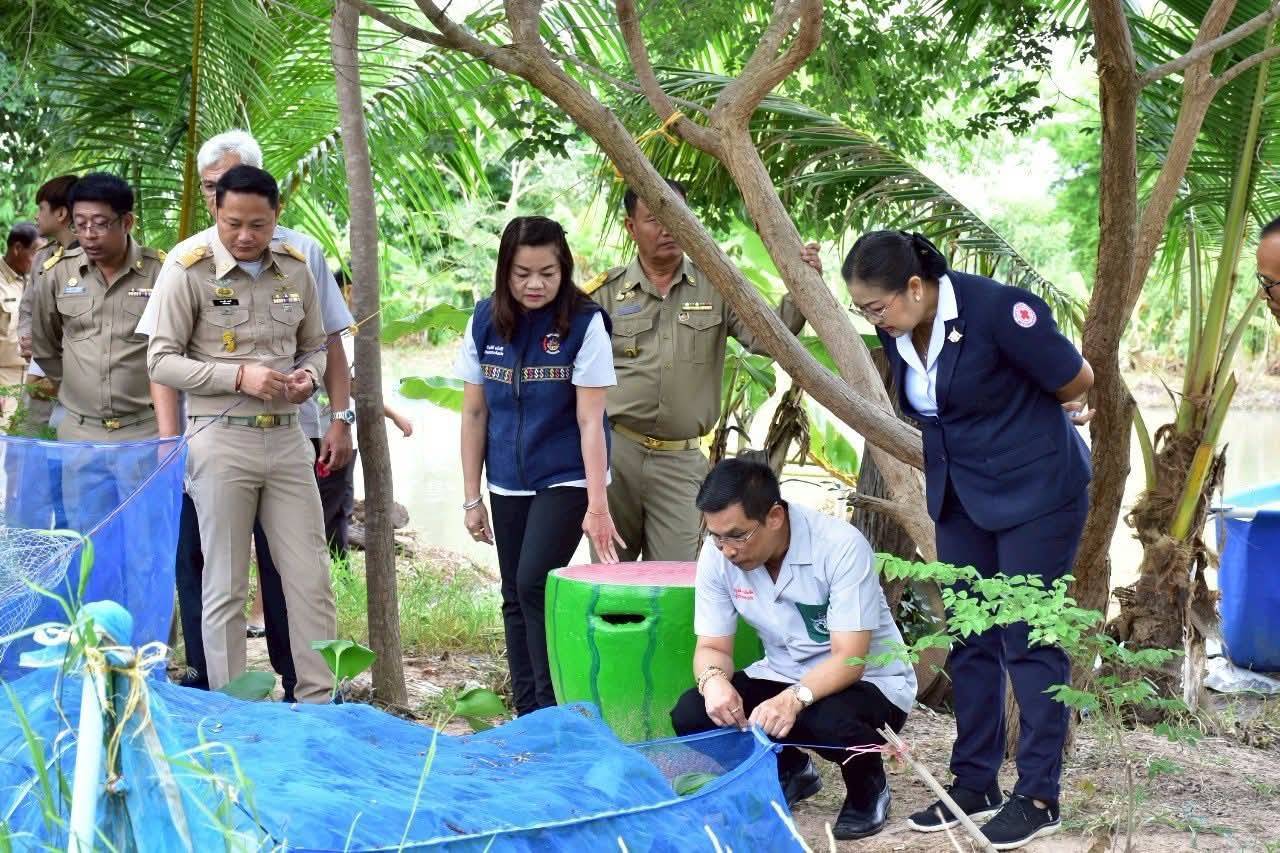 พช.มหาสารคาม ร่วมกิจกรรมปกป้องสถาบันฯ และ “จังหวัดเคลื่อนที่” พร้อมมอบทุนอุปการะเด็กจากกองทุนพัฒนาเด็กชนบท ในพระราชูปถัมภ์ฯ อำเภอยางสีสุราช
