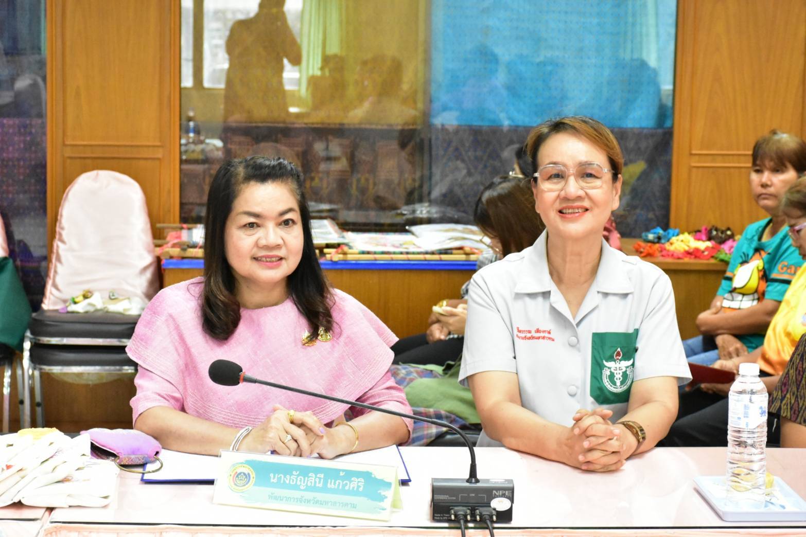 รองผู้ว่าราชการจังหวัดมหาสารคาม เป็นประธานในพิธีปิด “การฝึกอบรมหลักสูตรการตกแต่งเสื้อผ้าเครื่องแต่งกายร่วมสมัย” หวังนำความรู้ที่ได้ไปสร้างอาชีพ เกิดการกระจายรายได้ในระดับฐานราก นำไปสู่การพัฒนาคุณภาพชีวิตที่ดี