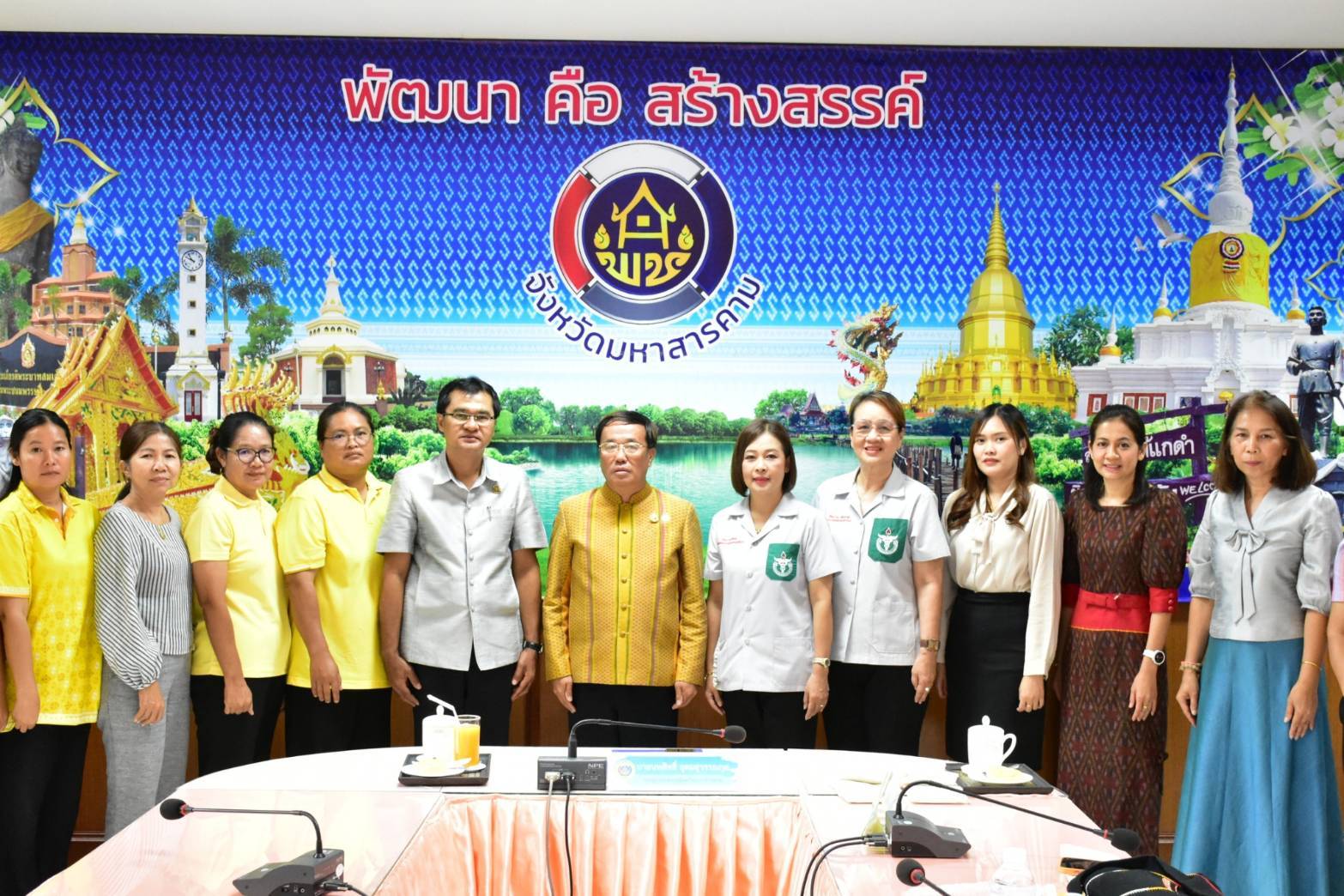 รองผู้ว่าราชการจังหวัดมหาสารคาม เป็นประธานในพิธีปิด “การฝึกอบรมหลักสูตรการตกแต่งเสื้อผ้าเครื่องแต่งกายร่วมสมัย” หวังนำความรู้ที่ได้ไปสร้างอาชีพ เกิดการกระจายรายได้ในระดับฐานราก นำไปสู่การพัฒนาคุณภาพชีวิตที่ดี