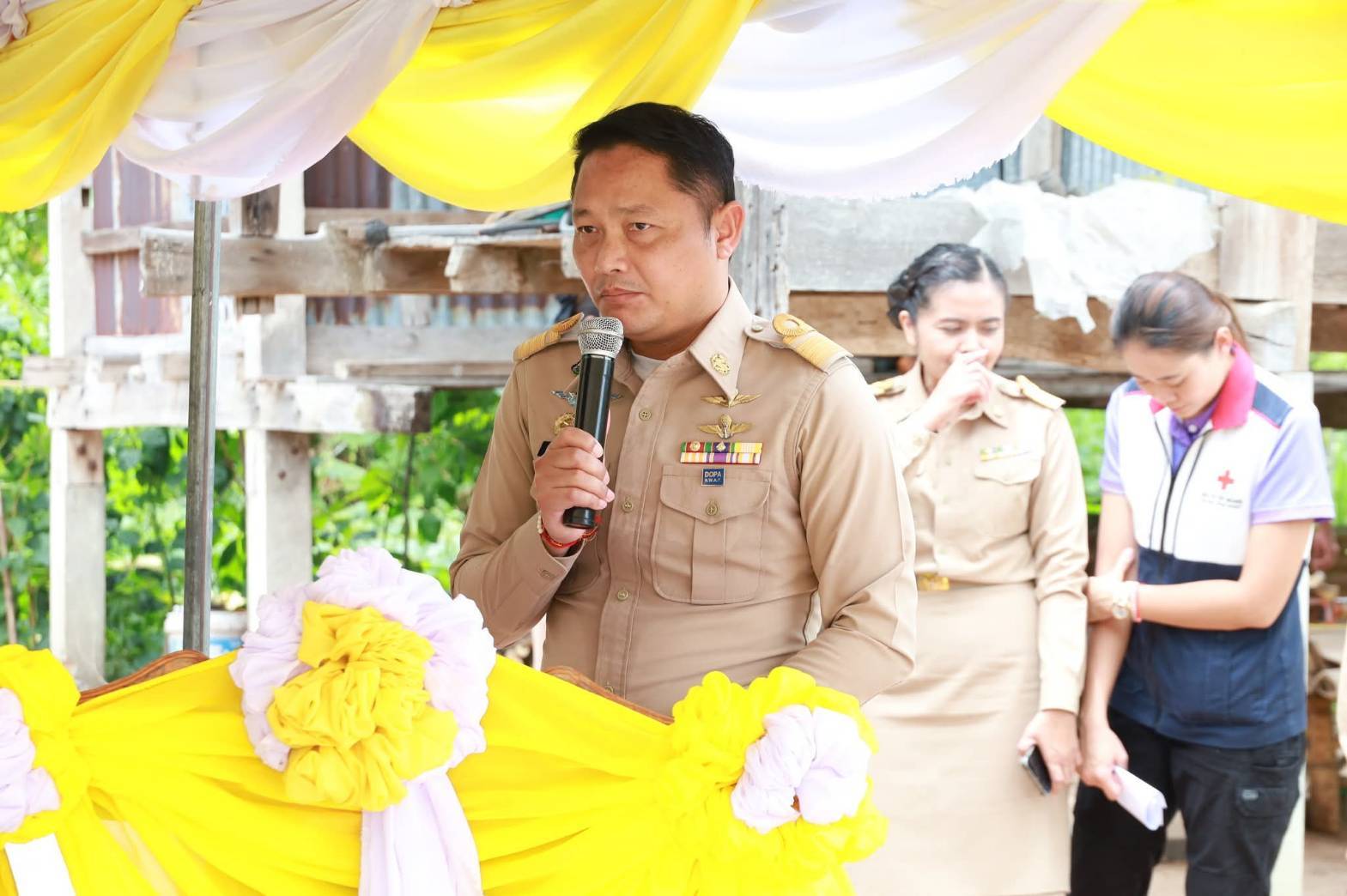 จังหวัดมหาสารคาม ส่งมอบบ้านตามโครงการเปลี่ยนสายไฟและอุปกรณ์เชื่อมต่อภายในบ้านของกลุ่มเปราะบางและครัวเรือนยากจน เพื่อลดปัญหาอัคคีภัย ในพื้นที่ อำเภอยางสีสุราช