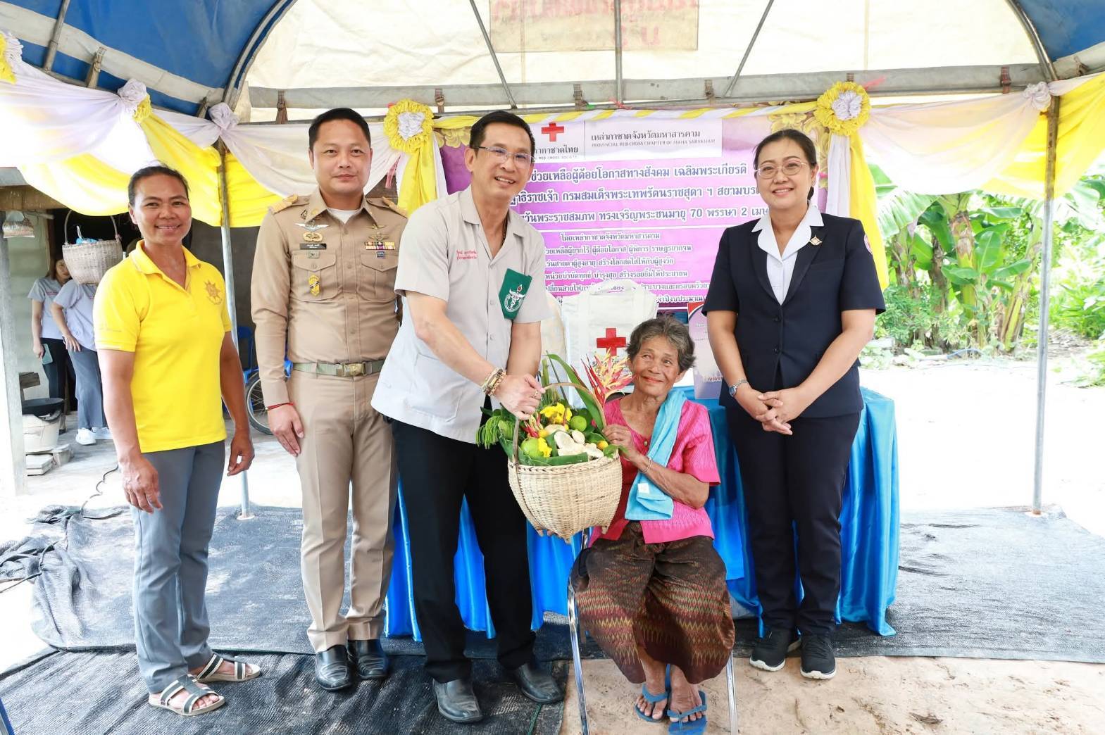 จังหวัดมหาสารคาม ส่งมอบบ้านตามโครงการเปลี่ยนสายไฟและอุปกรณ์เชื่อมต่อภายในบ้านของกลุ่มเปราะบางและครัวเรือนยากจน เพื่อลดปัญหาอัคคีภัย ในพื้นที่ อำเภอยางสีสุราช