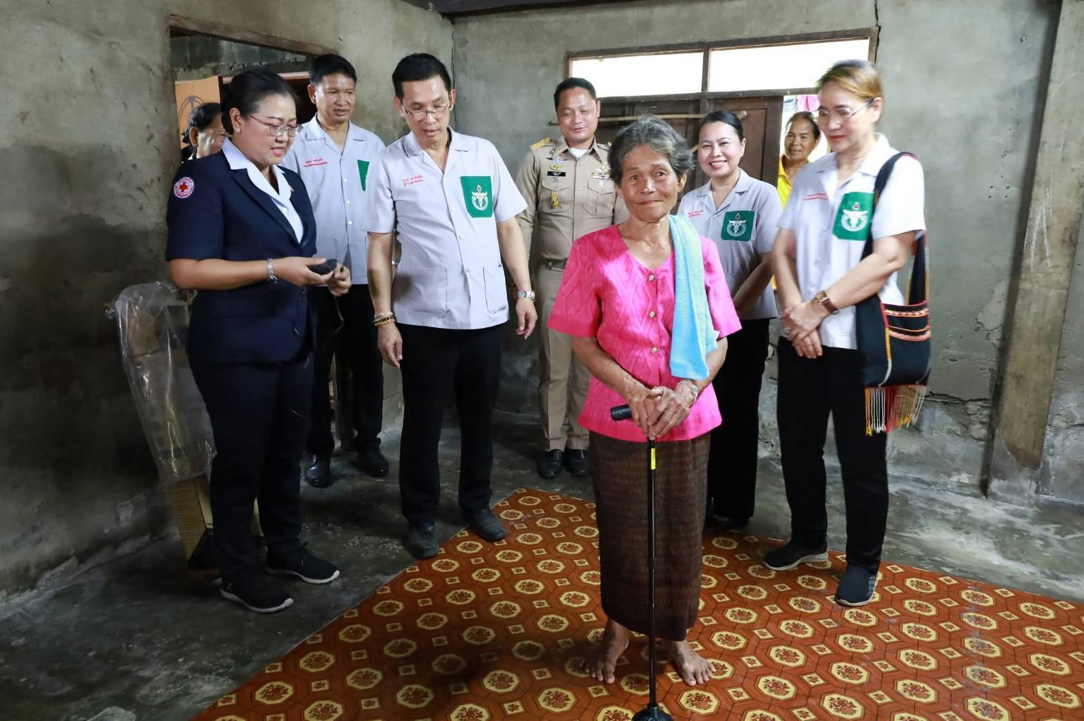 จังหวัดมหาสารคาม ส่งมอบบ้านตามโครงการเปลี่ยนสายไฟและอุปกรณ์เชื่อมต่อภายในบ้านของกลุ่มเปราะบางและครัวเรือนยากจน เพื่อลดปัญหาอัคคีภัย ในพื้นที่ อำเภอยางสีสุราช