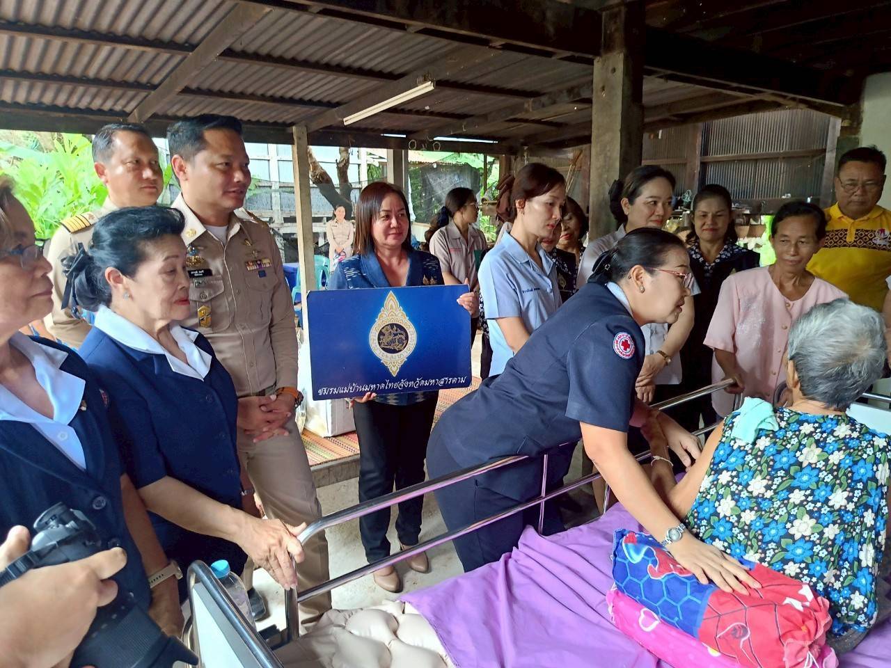 จังหวัดมหาสารคาม ส่งมอบบ้านตามโครงการเปลี่ยนสายไฟและอุปกรณ์เชื่อมต่อภายในบ้านของกลุ่มเปราะบางและครัวเรือนยากจน เพื่อลดปัญหาอัคคีภัย ในพื้นที่ อำเภอยางสีสุราช
