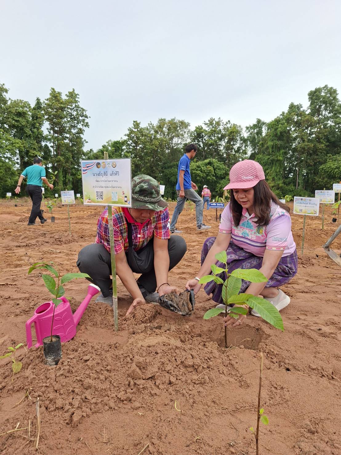 พช.มหาสารคาม ร่วมเปิดโครงการพัฒนาเมืองอัจฉริยะ จังหวัดมหาสารคาม (Mahasarakham Smart City) กิจกรรมปลูกต้นไม้ ประจำปีงบประมาณ พ.ศ. 2568