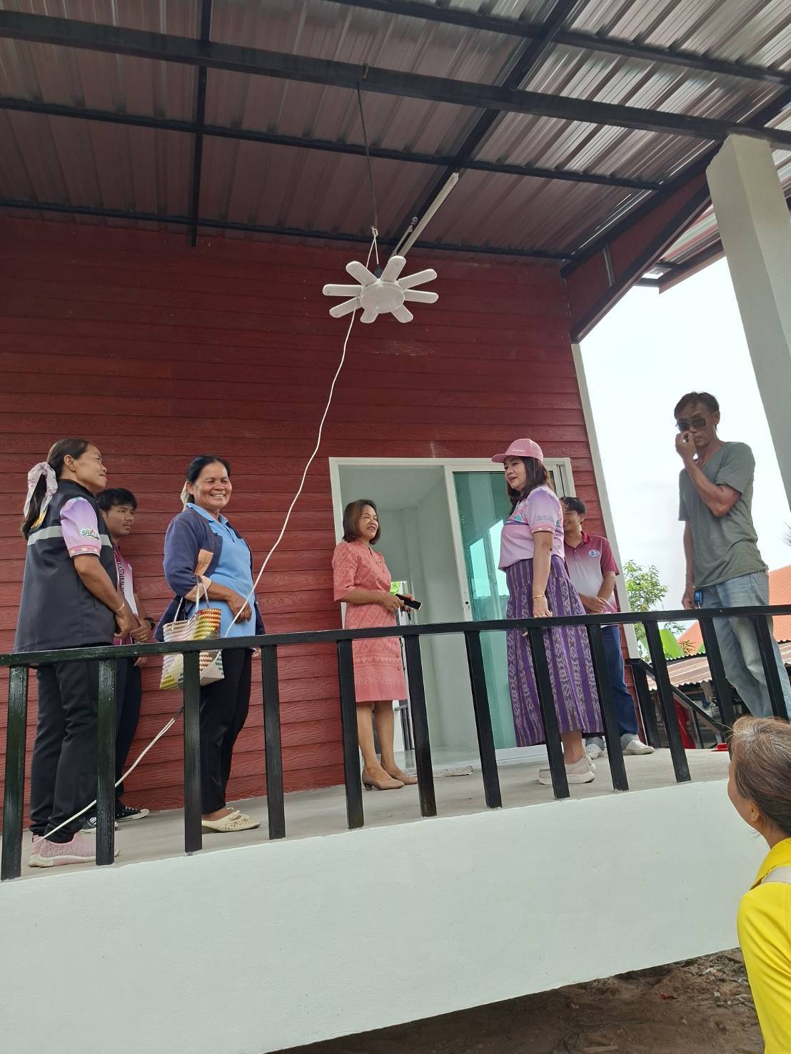 พัฒนาการจังหวัดมหาสารคาม ลงพื้นที่ติดตามการสร้างบ้านครัวเรือนยากจน ตามโครงการ “บ้านห่วงใยจากใจ GLO ประจำปี 2568”