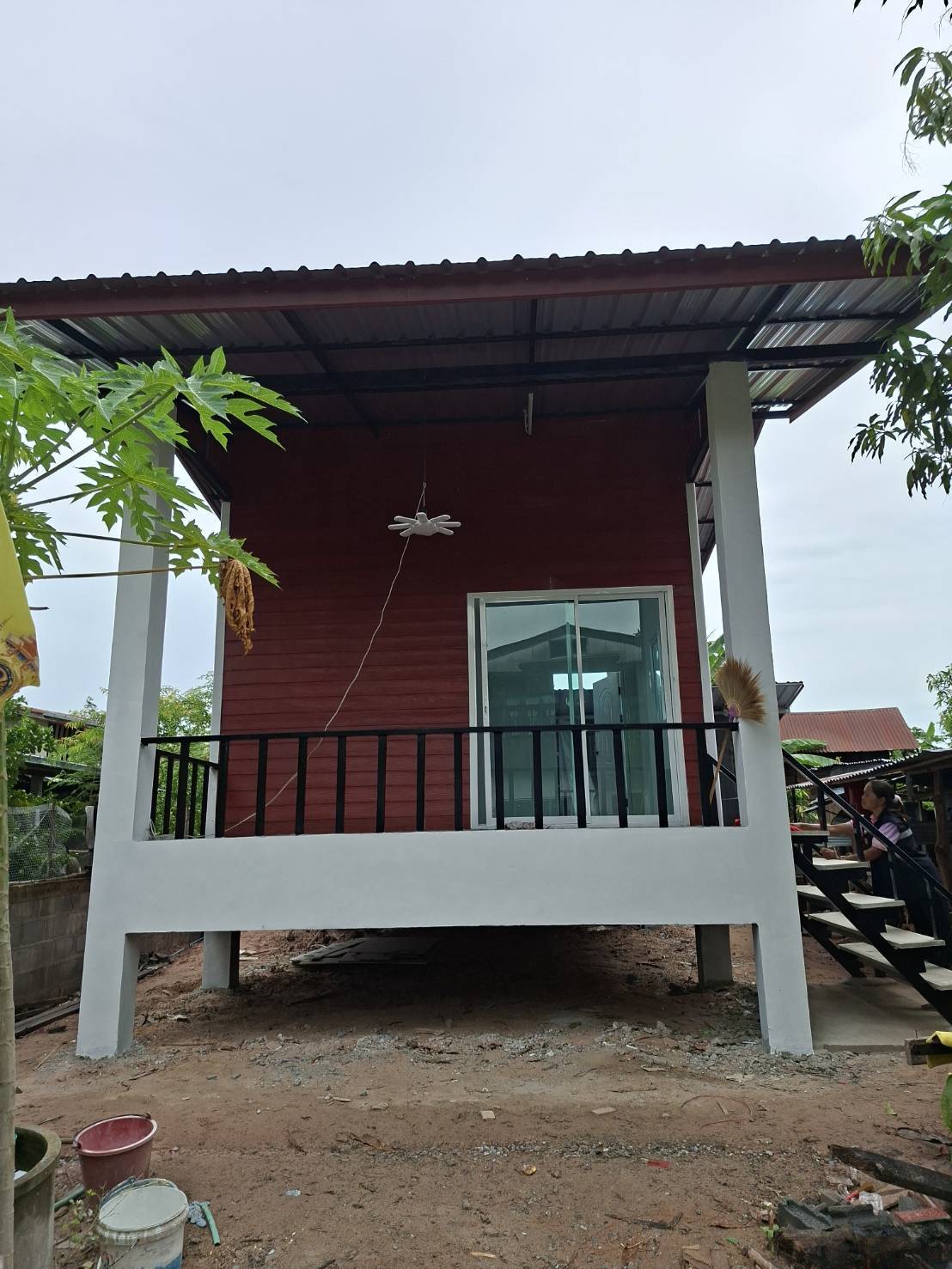 พัฒนาการจังหวัดมหาสารคาม ลงพื้นที่ติดตามการสร้างบ้านครัวเรือนยากจน ตามโครงการ “บ้านห่วงใยจากใจ GLO ประจำปี 2568”