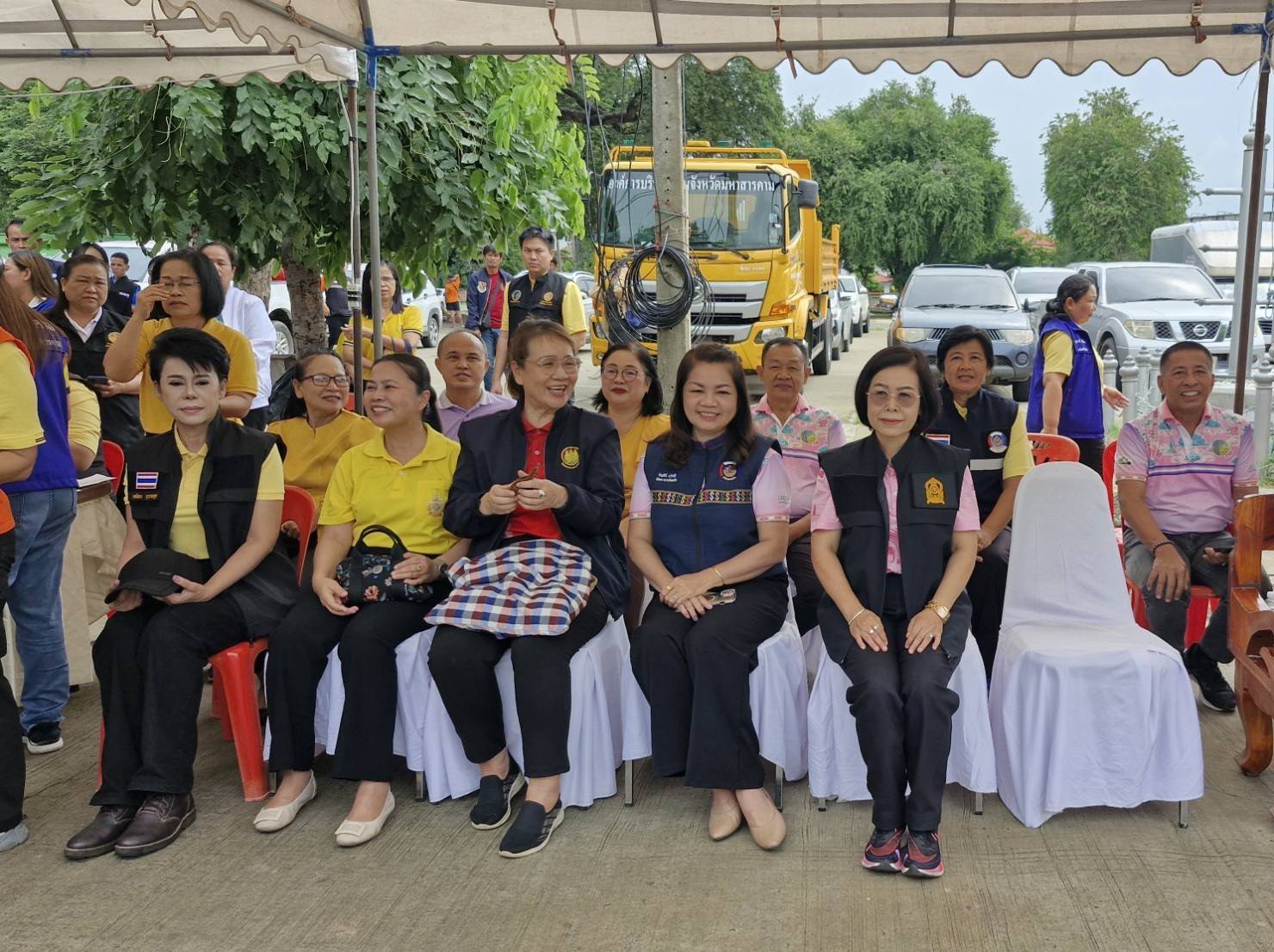 พช.มหาสารคาม ร่วมช่วยเหลือผู้ประสบภัยจากการสู้รบตามแนวชายแดน คนไทยไม่ทิ้งกัน “ธารน้ำใจชาวมหาสารคาม”