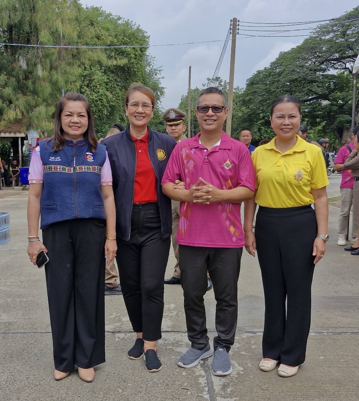 พช.มหาสารคาม ร่วมช่วยเหลือผู้ประสบภัยจากการสู้รบตามแนวชายแดน คนไทยไม่ทิ้งกัน “ธารน้ำใจชาวมหาสารคาม”