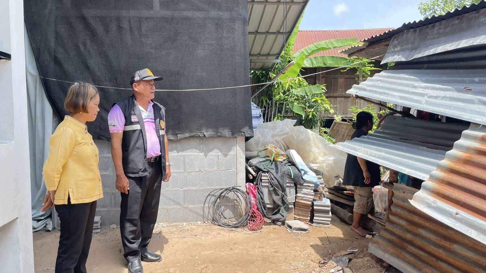 พช.มหาสารคาม ลงพื้นที่ติดตามการสร้างบ้านครัวเรือนยากจน ตามโครงการ “บ้านห่วงใยจากใจ GLO ประจำปี 2568”