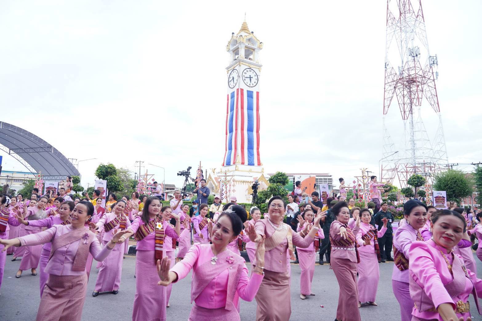 พช.มหาสารคาม ร่วมงานเฉลิมฉลองวาระครบรอบ 160 ปี เมืองมหาสารคาม และงานออนซอนกลองยาววาปีปทุม