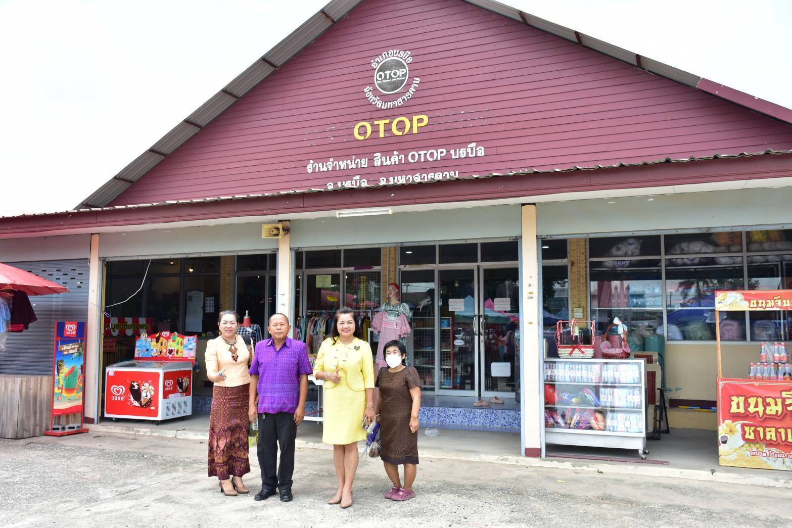 พช.มหาสารคาม ลงพื้นที่ตรวจเยี่ยมตลาดนัดคนไทยยิ้มได้ พื้นที่จำหน่ายสินค้าสร้างรายได้ให้ชุมชน อำเภอบรบือ