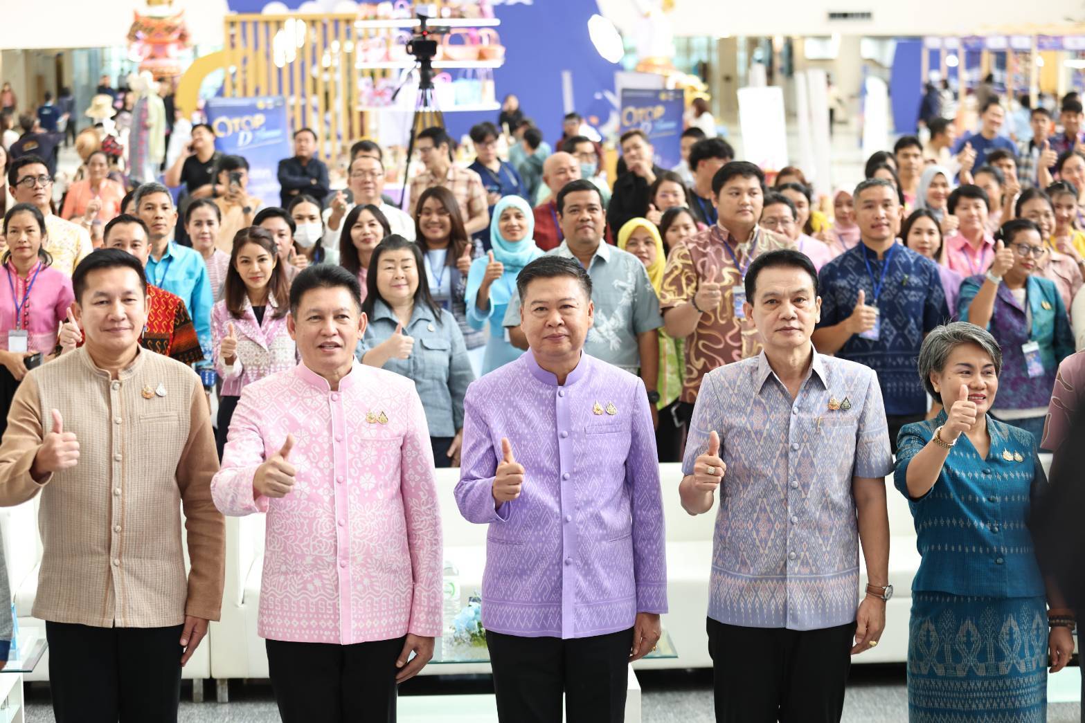 พช.มหาสารคาม ร่วมเปิดเวทียกระดับ OTOP กลุ่มปรับตัวสู่การพัฒนา (Quadrant D) “OTOP D AVENUE ปลุกพลังDให้มีแสง” ยกระดับสินค้าภูมิปัญญา สู่มาตรฐาน สร้างมูลค่าและขยายโอกาสทางการตลาด