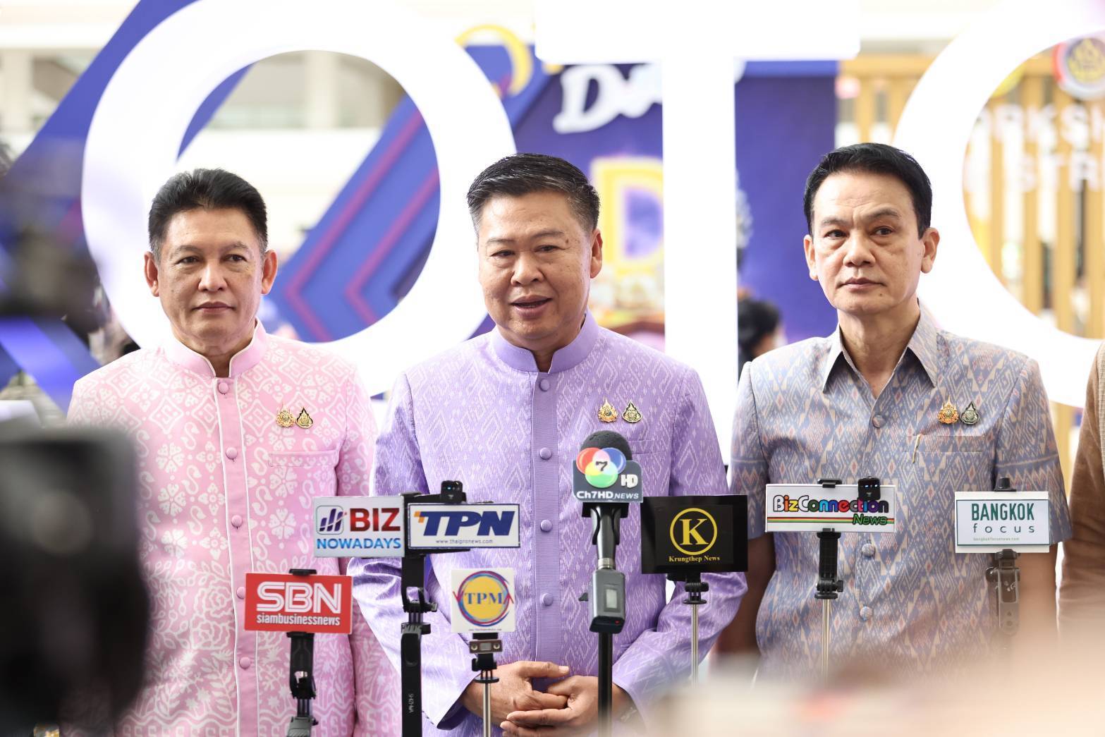 พช.มหาสารคาม ร่วมเปิดเวทียกระดับ OTOP กลุ่มปรับตัวสู่การพัฒนา (Quadrant D) “OTOP D AVENUE ปลุกพลังDให้มีแสง” ยกระดับสินค้าภูมิปัญญา สู่มาตรฐาน สร้างมูลค่าและขยายโอกาสทางการตลาด