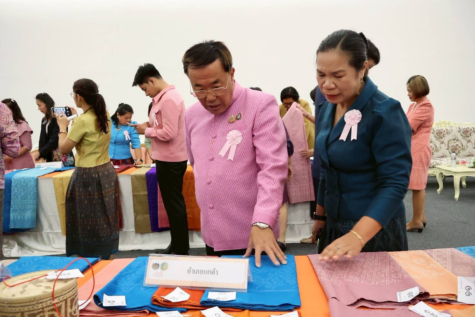จังหวัดมหาสารคาม : ประกวด “ผ้าลายสิริราชพัสตราภรณ์” และงานหัตถกรรม สืบสานภูมิปัญญา สู่แฟชั่นยั่งยืน ประจำปี 2568