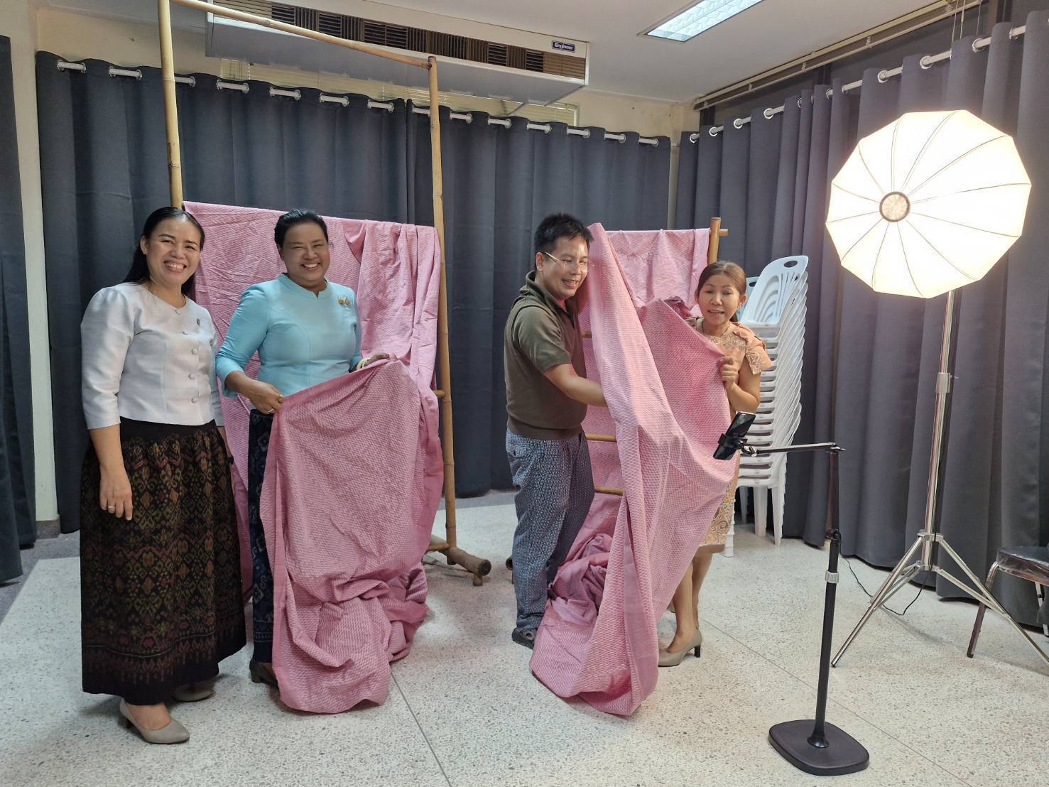 พช.มหาสารคาม จับมือเครือข่าย OTOP มหาสารคาม สนับสนุนการเพิ่มช่องทางการตลาดผ่านทางช่องออนไลน์จำหน่ายผลิตภัณฑ์ OTOP