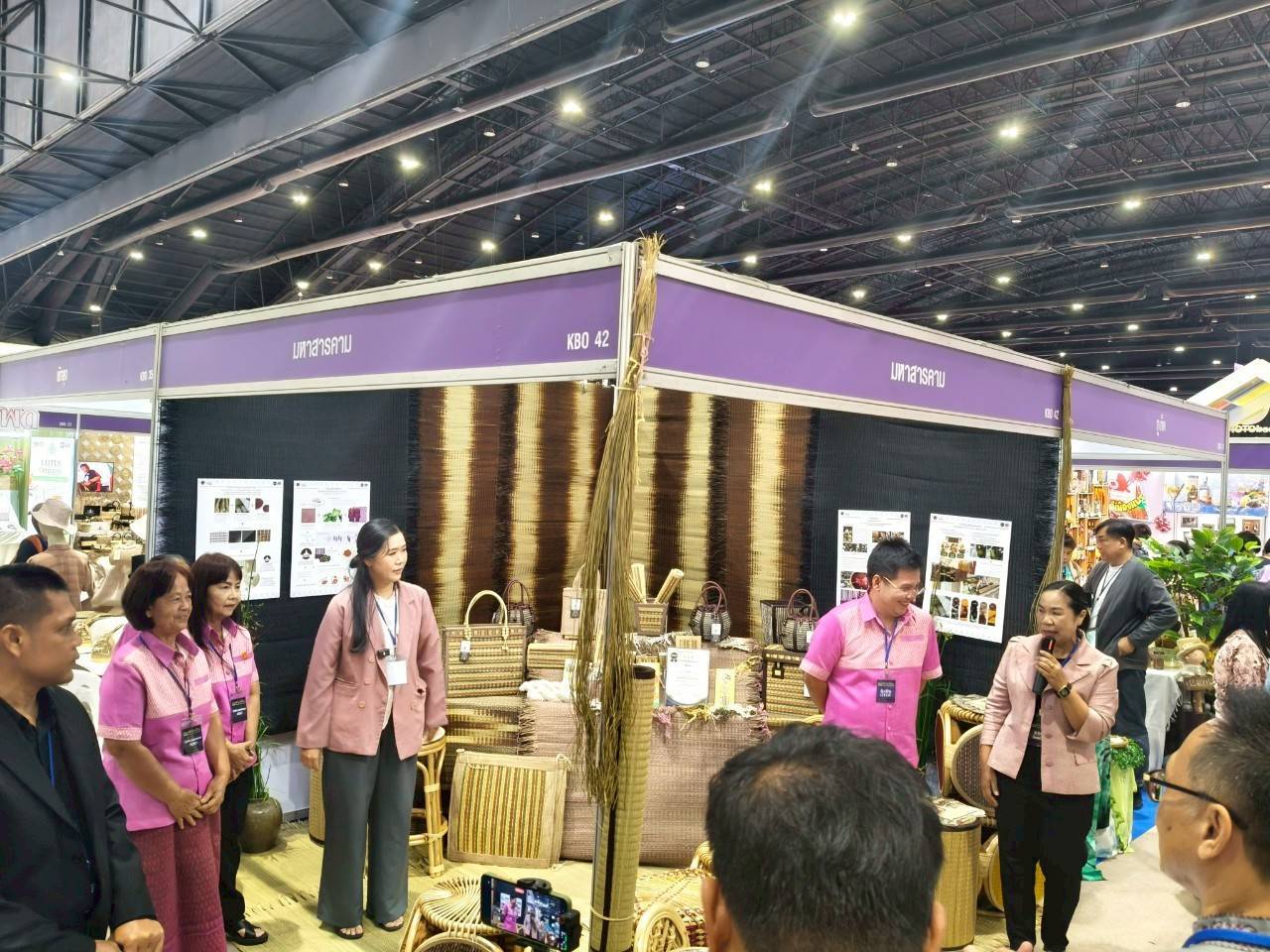 จังหวัดมหาสารคาม ร่วมประกวดและเผยแพร่ ผลการดำเนินงานเครือข่ายองค์ความรู้ (Knowledge – Based OTOP : KBO) จังหวัดมหาสารคาม