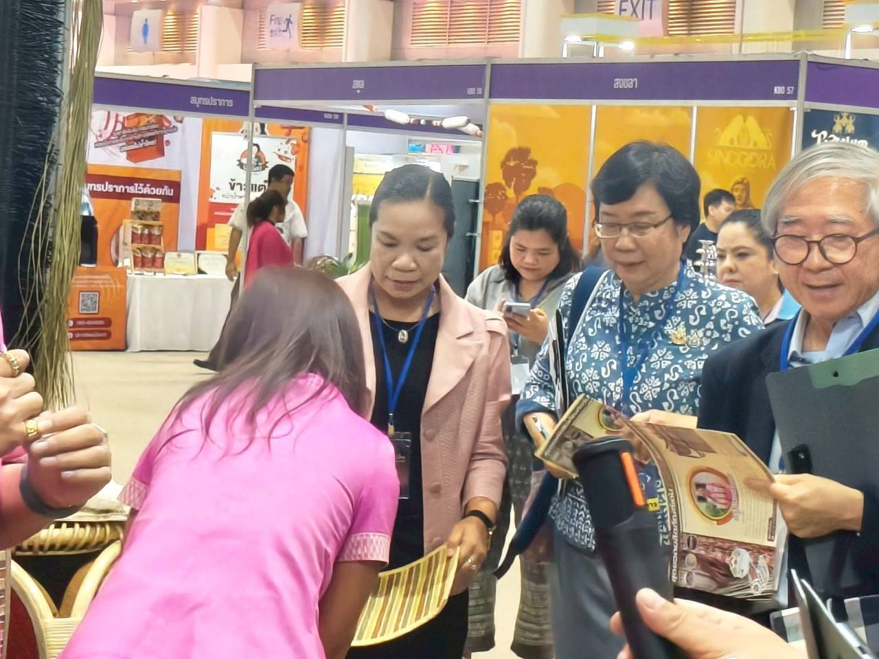 จังหวัดมหาสารคาม ร่วมประกวดและเผยแพร่ ผลการดำเนินงานเครือข่ายองค์ความรู้ (Knowledge – Based OTOP : KBO) จังหวัดมหาสารคาม