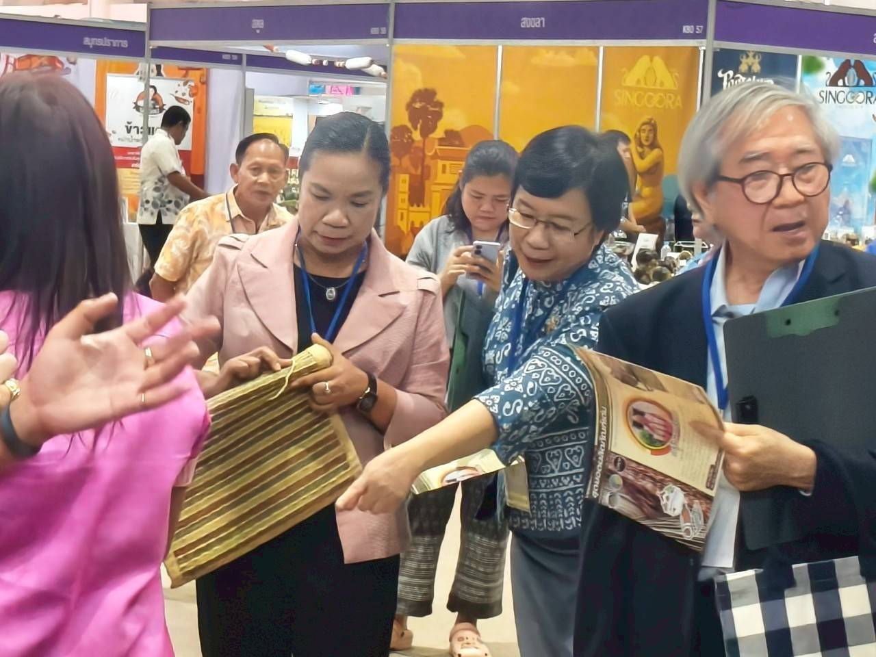 จังหวัดมหาสารคาม ร่วมประกวดและเผยแพร่ ผลการดำเนินงานเครือข่ายองค์ความรู้ (Knowledge – Based OTOP : KBO) จังหวัดมหาสารคาม