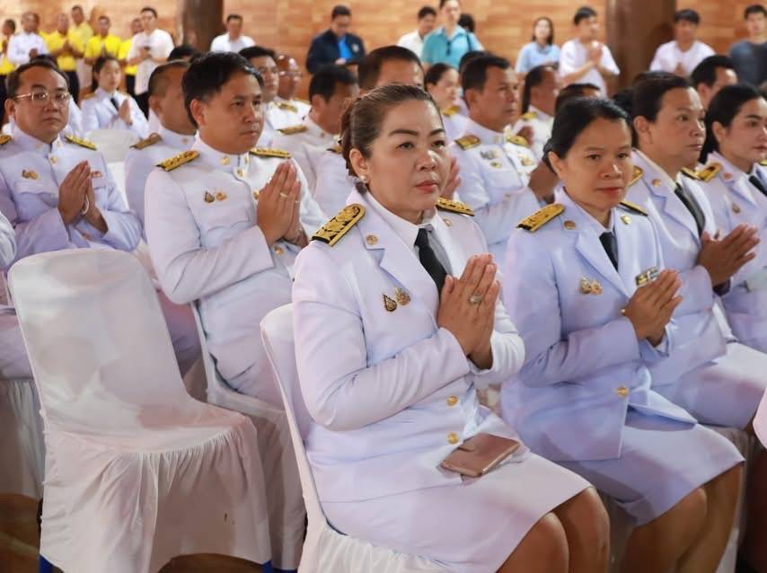 พช.มหาสารคาม ร่วมประกอบพิธีเจริญพระพุทธมนต์และทำบุญตักบาตรถวายพระราชกุศล เฉลิมพระเกียรติ สมเด็จพระนางเจ้าสิริกิติ์ พระบรมราชินีนาถ พระบรมราชชนนีพันปีหลวง เนื่องในโอกาสวันเฉลิมพระชนมพรรษา 12 สิงหาคม 2568