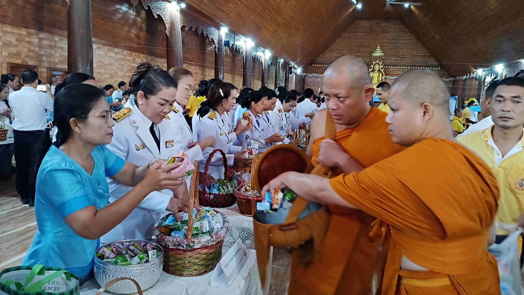 พช.มหาสารคาม ร่วมประกอบพิธีเจริญพระพุทธมนต์และทำบุญตักบาตรถวายพระราชกุศล เฉลิมพระเกียรติ สมเด็จพระนางเจ้าสิริกิติ์ พระบรมราชินีนาถ พระบรมราชชนนีพันปีหลวง เนื่องในโอกาสวันเฉลิมพระชนมพรรษา 12 สิงหาคม 2568