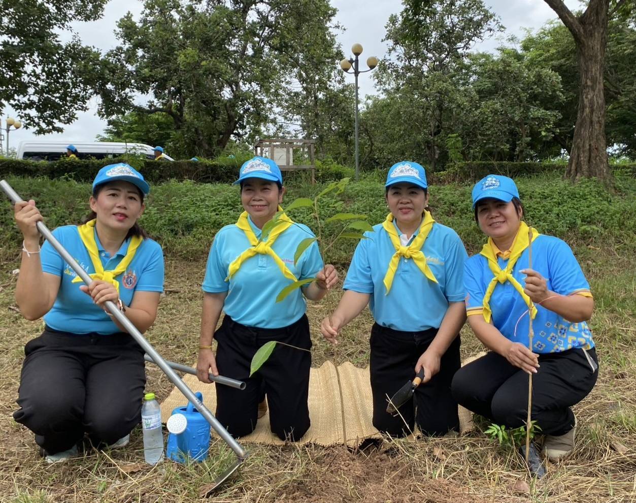 พช.มหาสารคาม ร่วมกิจกรรมจิตอาสาพัฒนาปลูกต้นไม้เฉลิมพระเกียรติสมเด็จพระนางเจ้าสิริกิติ์ พระบรมราชินีนาถ พระบรมราชชนนีพันปีหลวง เนื่องในโอกาสวันเฉลิมพระชนมพรรษา 12 สิงหาคม 2568
