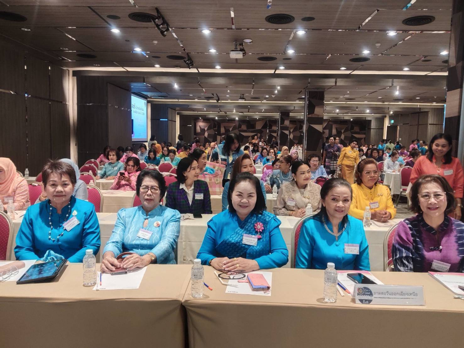จังหวัดมหาสารคาม ร่วมถอดบทเรียนความสำเร็จการขับเคลื่อนโยบายกระทรวงมหาดไทยขององค์กรสตรี ส่งเสริมพลังสตรีขับเคลื่อนงานพัฒนาชุมชน