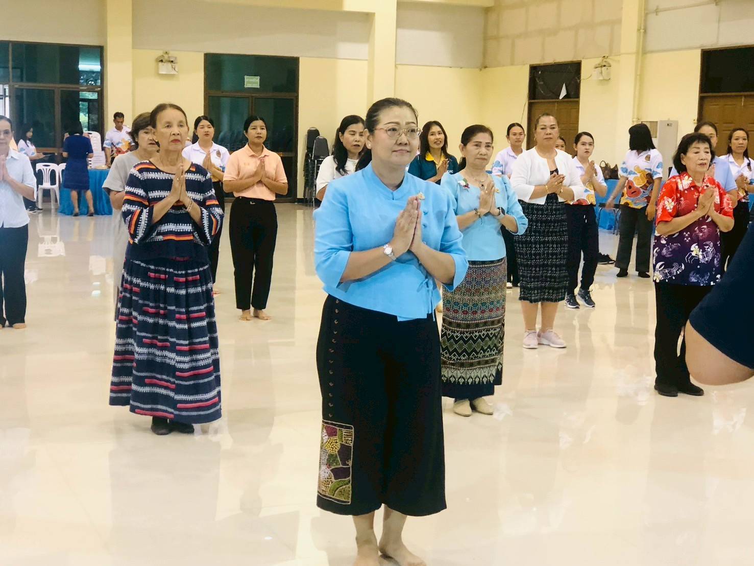 พช.มหาสารคาม ร่วมฝึกซ้อมฟ้อนรำเพื่อเตรียมความพร้อมในการแสดงเฉลิมฉลองครบรอบ 160 ปี จังหวัดมหาสารคาม