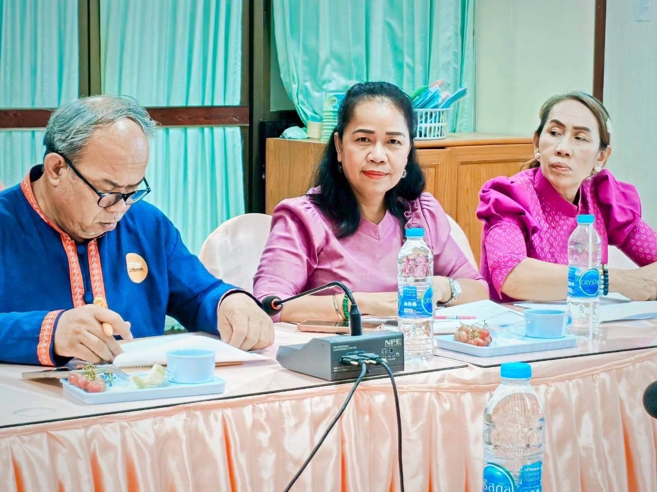 พช.มหาสารคาม : ประชุมคณะอนุกรรมการบริหารกองทุนพัฒนาบทบาทสตรีระดับจังหวัด ครั้งที่ 4/2568